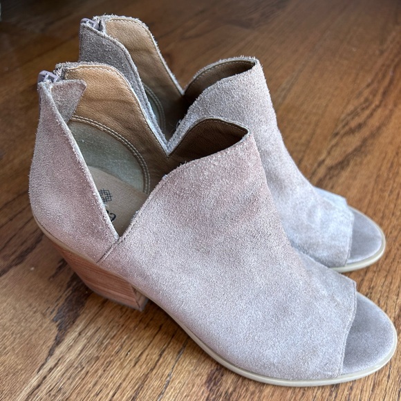 Susina Shoes - SUSINA CARINA SUEDE
BOOTIE Tan Shoes